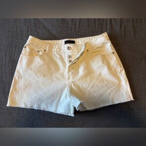 House of Harlow 1960 women’s size 28 Ivory cream denim cut off Jean shorts.